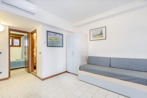 Apartment, 1 Bedroom (Gold) | Living area | 20-inch flat-screen TV with cable channels, TV, table tennis