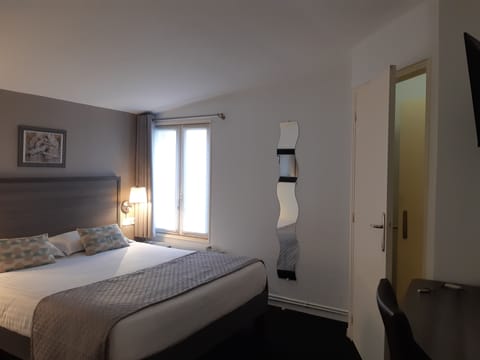 Standard Double Room | 1 bedroom, minibar, in-room safe, individually furnished