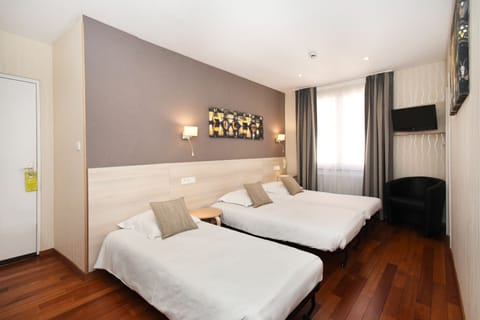Family Room | In-room safe, desk, soundproofing, cribs (free)