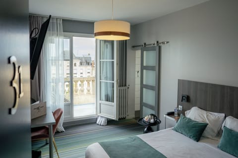 Premium Double Room | Premium bedding, desk, blackout drapes, soundproofing