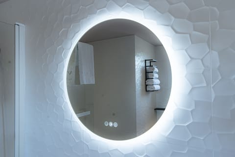 Comfort Double Room | Bathroom | Free toiletries, hair dryer, towels, soap