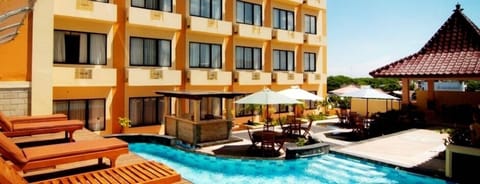 Outdoor pool, pool umbrellas, sun loungers