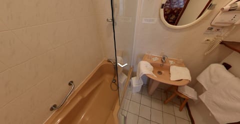 Classic Twin Room | Bathroom | Rainfall showerhead, hair dryer, towels