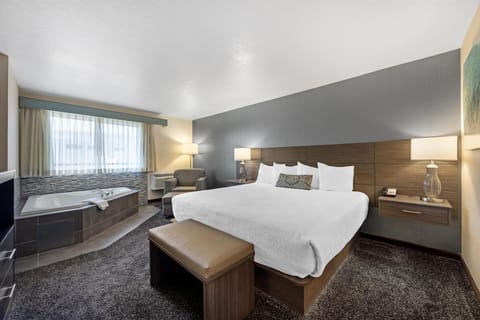 Suite, 1 King Bed, Non Smoking, Jetted Tub (with Sofabed) | Premium bedding, in-room safe, individually decorated