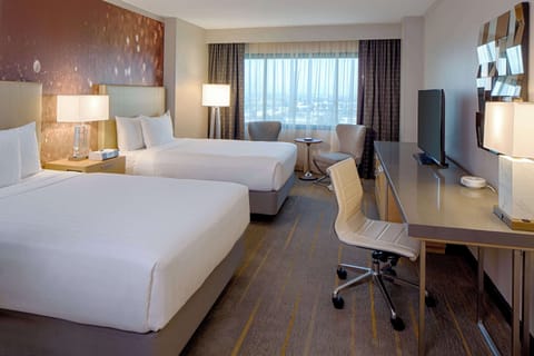 Premium bedding, in-room safe, desk, blackout drapes