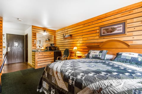 In-room safe, desk, laptop workspace, iron/ironing board (on request)