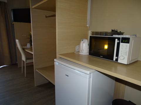 Studio, 1 Twin Bed | Microwave