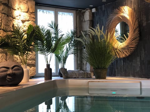 Body treatments, sports massages, 1 treatment room