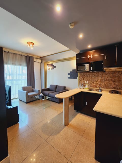 Junior Suite | In-room dining
