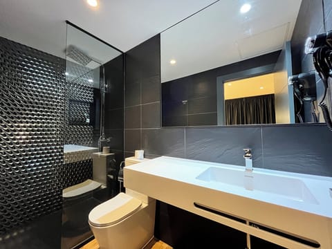 Standard Double or Twin Room | Bathroom | Shower, hair dryer, towels, toilet paper