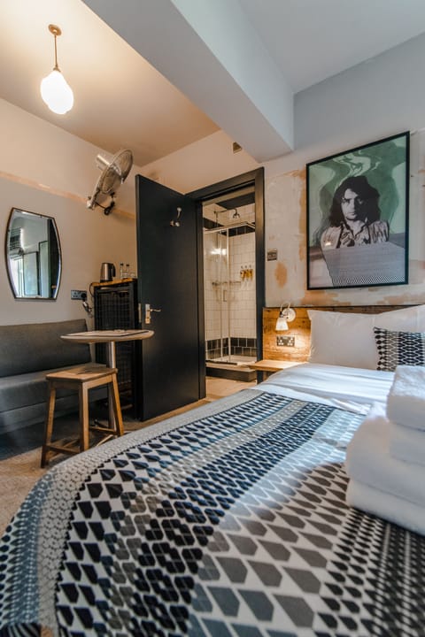 Individually decorated, desk, iron/ironing board, free WiFi