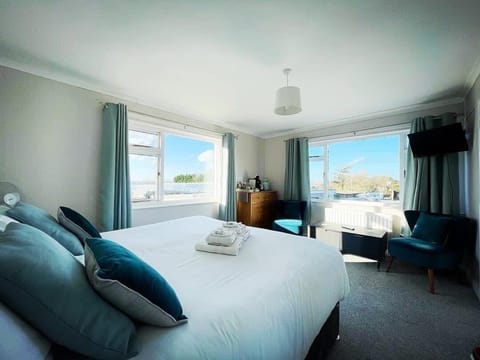 Deluxe Double Room (Large Double Room) | Hypo-allergenic bedding, individually decorated, individually furnished