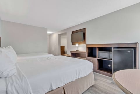 Presidential Suite, Multiple Beds, Non Smoking (Second Floor, Stairs, No Elevator) | 2 bedrooms, desk, blackout drapes, iron/ironing board