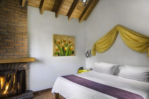 Comfort Cabin | Premium bedding, in-room safe, free internet, bed sheets