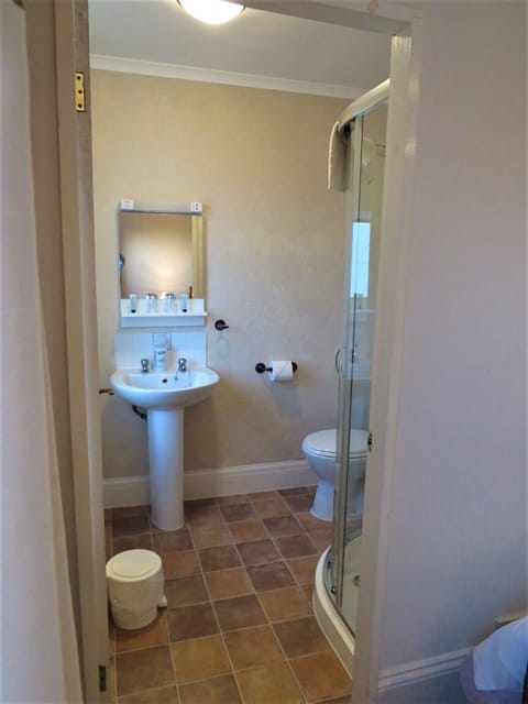 Standard Double Room, Ensuite | Bed sheets