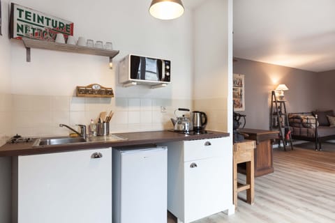 Apartment | Private kitchenette | Electric kettle