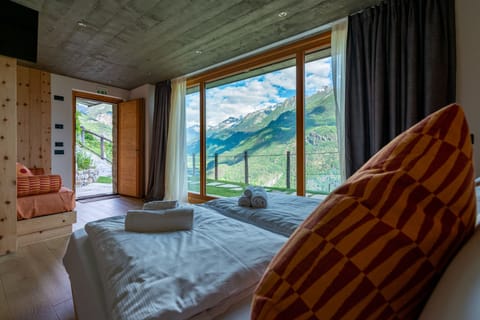 Premium bedding, down comforters, memory foam beds, minibar