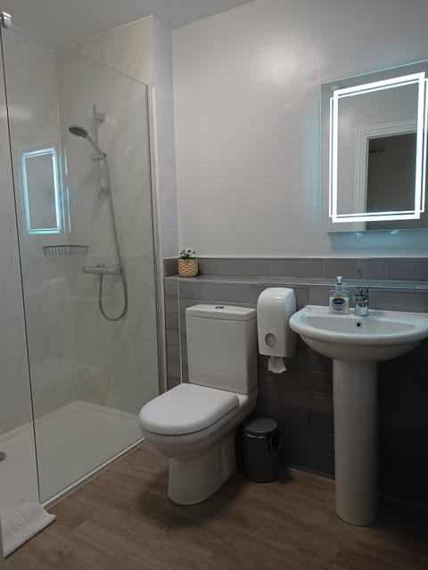 Family Room with Ensuite | Bathroom | Hair dryer, towels