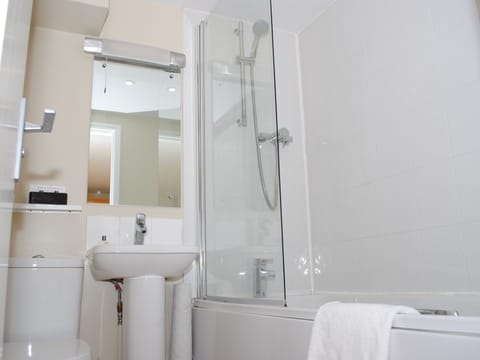 Comfort Double Room, Ensuite (Small) | Bathroom