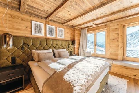 Panoramic Double Room, Mountain View | Hypo-allergenic bedding, minibar, in-room safe, desk