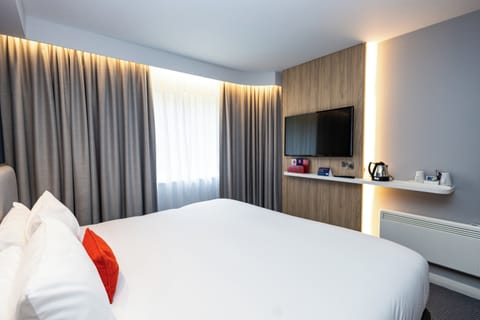 In-room safe, desk, WiFi (free), bed sheets