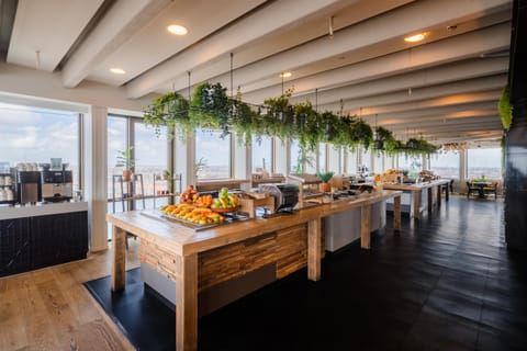Daily buffet breakfast for a fee