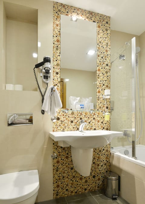 Double Room | Bathroom | Hair dryer, towels