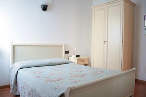 Single Room | Desk, free WiFi, bed sheets