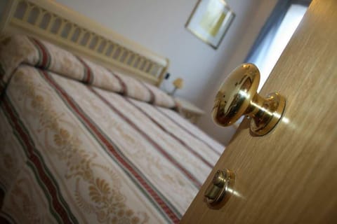 Single Room | Desk, free WiFi, bed sheets