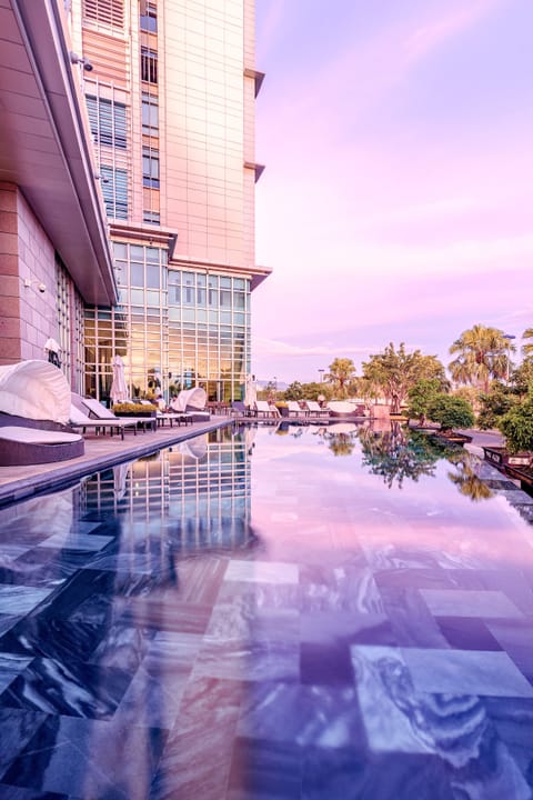 Outdoor pool, pool umbrellas, sun loungers
