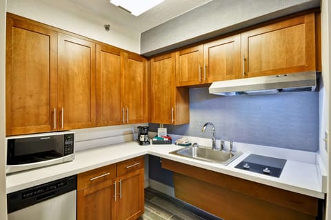 Premium bedding, in-room safe, desk, iron/ironing board