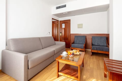 In-room safe, soundproofing, free WiFi, bed sheets