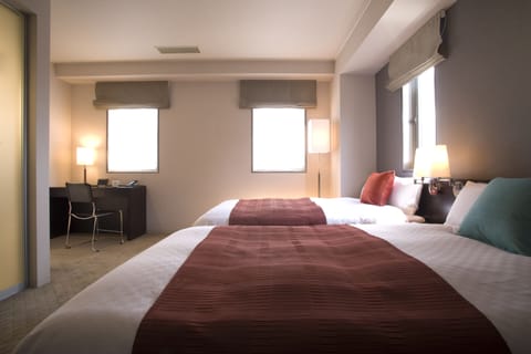 Superior Twin Room, 2 Twin Beds | Premium bedding, down comforters, desk, blackout drapes