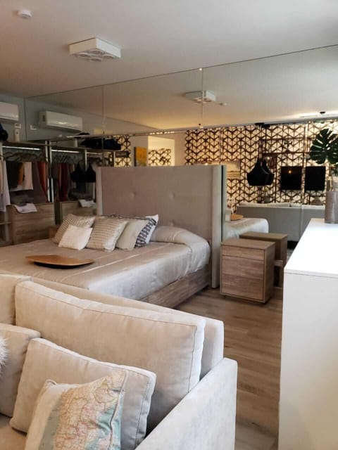 Premium bedding, pillowtop beds, in-room safe, individually decorated