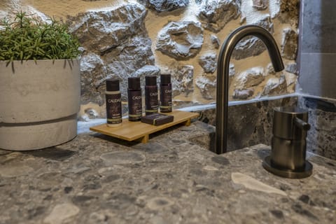 Junior Suite, Sea View (No.6) | Bathroom amenities | Shower, hydromassage showerhead, free toiletries, hair dryer