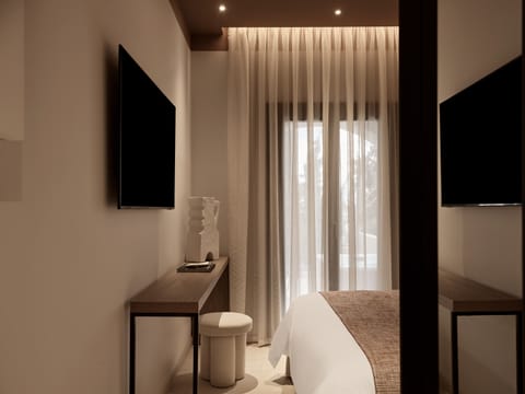 Minibar, in-room safe, individually decorated, soundproofing