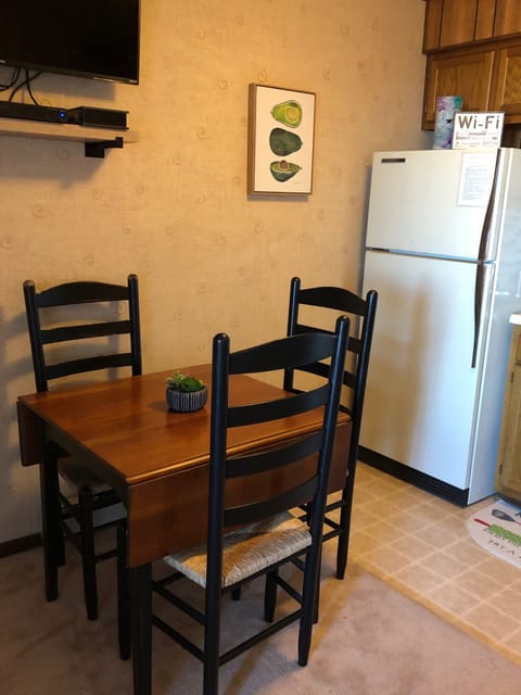 Dining area- Seats 2