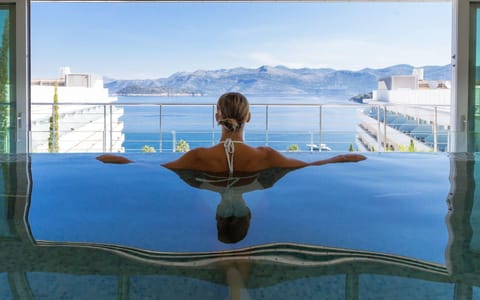 Couples treatment rooms, sauna, hot tub, steam room, body treatments