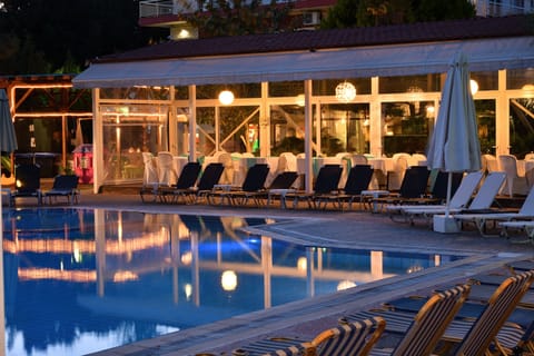 Poolside bar