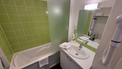 Combined shower/tub, deep soaking tub, free toiletries, hair dryer