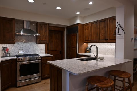 Microwave, coffee/tea maker, cookware/dishes/utensils