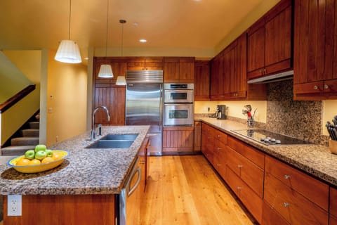 Microwave, coffee/tea maker, cookware/dishes/utensils