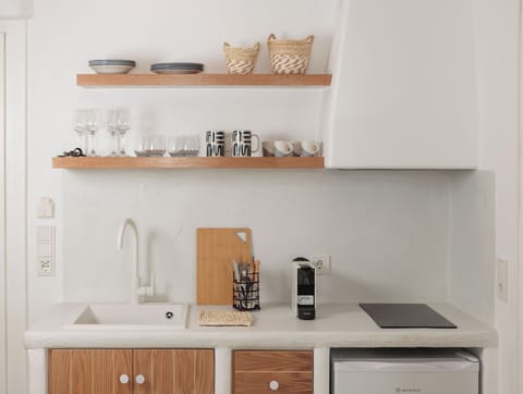 Living Suite | Free WiFi, bed sheets