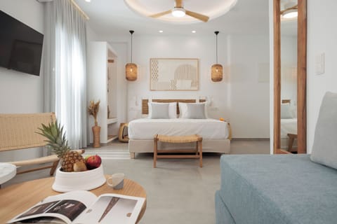 Living Suite | Free WiFi, bed sheets