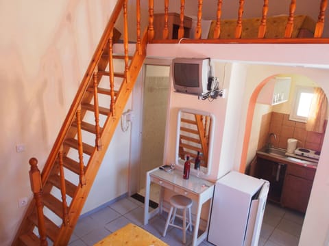 Duplex | In-room safe, iron/ironing board, free WiFi, bed sheets