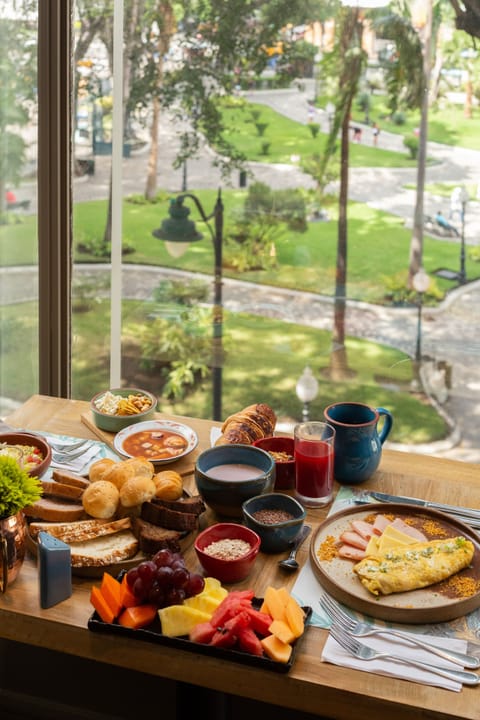 Free daily buffet breakfast