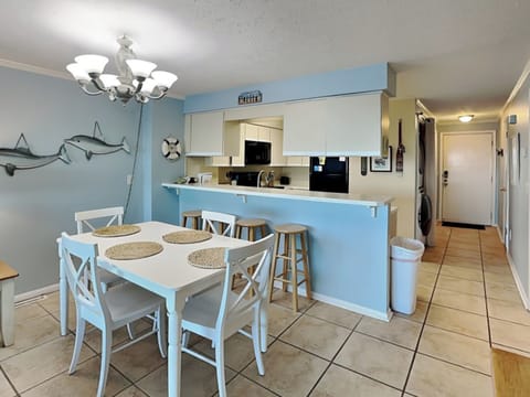 Dining Area, Seating for 4 + Breakfast Bar, Seating for 3