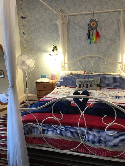 Double Room (Four Poster Bed) | Free WiFi, bed sheets