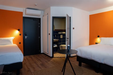 Family 3 | Premium bedding, in-room safe, desk, laptop workspace