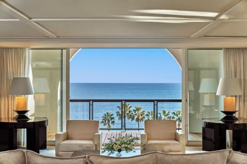 Frette Italian sheets, premium bedding, minibar, in-room safe